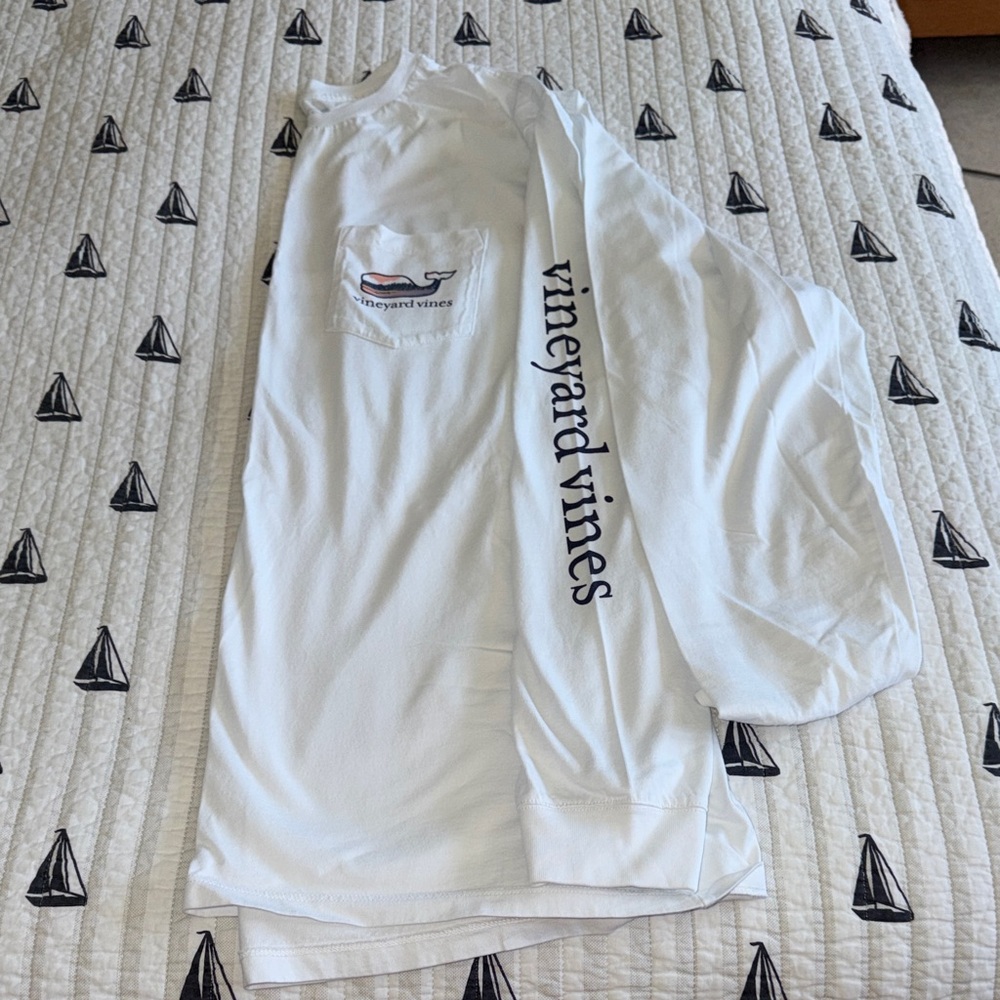 Vineyard Vines White Long-Sleeve Pocket Tee with Sleeve Script